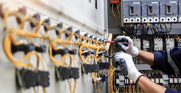 Professional Electrician technician working in Glenview, IL